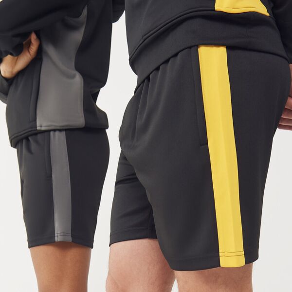 Knitted shorts with zip pockets Thumbnail